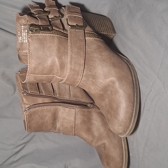 Ankle boots - Picture 2 of 8